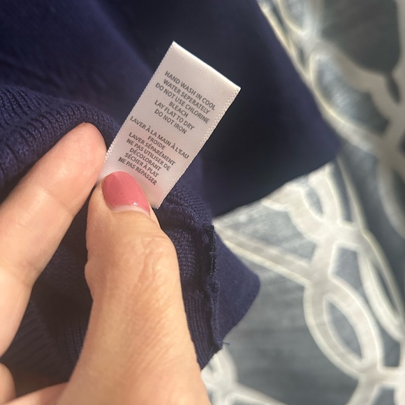 Short Sleeve Twist-Back Knit Top in Navy - Picture 7 of 8